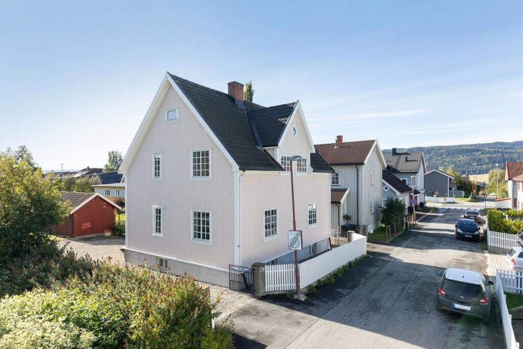 Lys Og Sentral Leilighet Med Terrasse Og Hage Apartman Lillehammer Kültér fotó