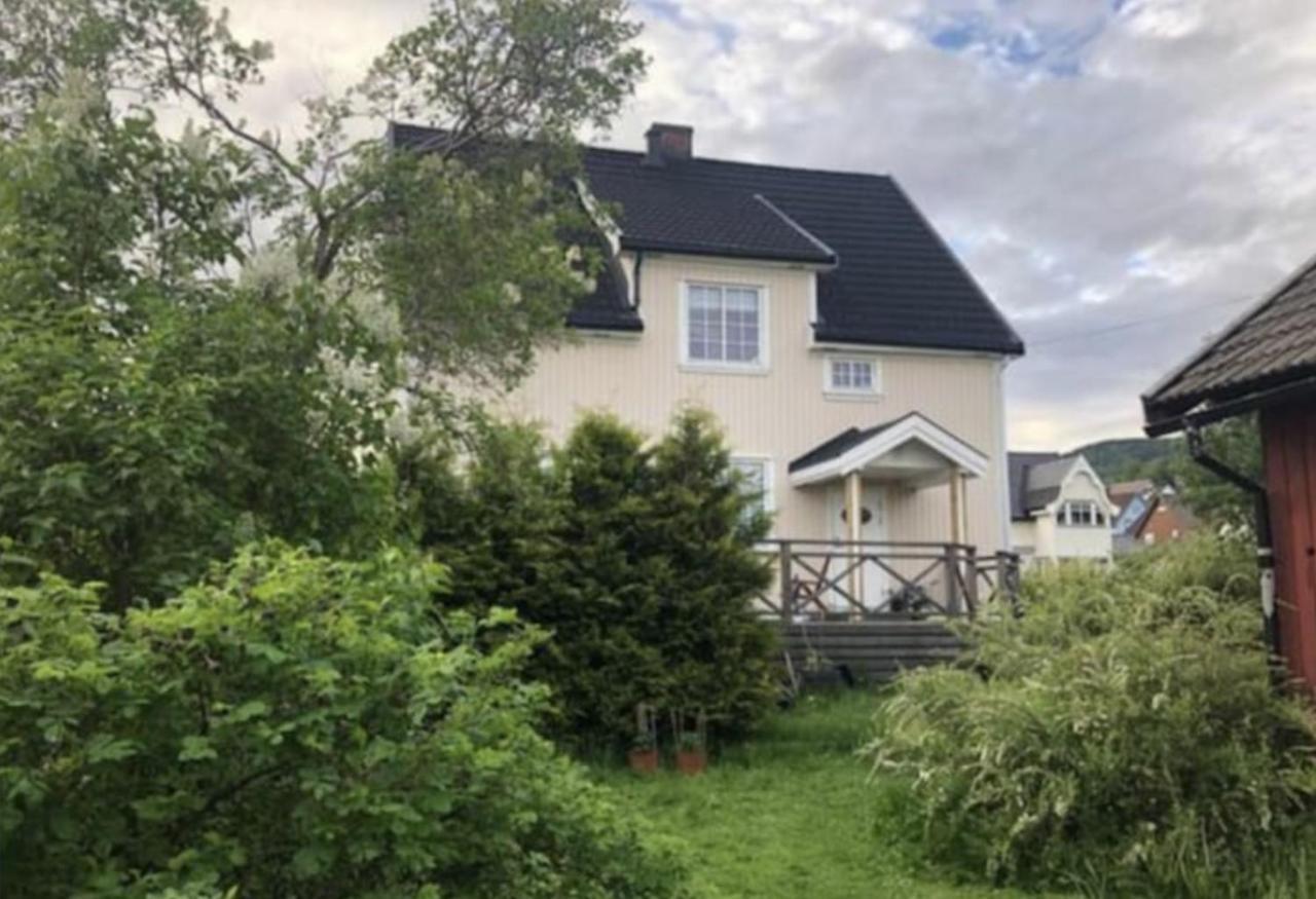 Lys Og Sentral Leilighet Med Terrasse Og Hage Apartman Lillehammer Kültér fotó